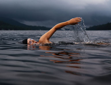 הכוח הנשגב של שחייה במים פתוחים