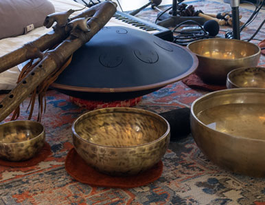 מה יכול לקרות אם מסה של אנשים יסתנכרנו לתדר אחד?