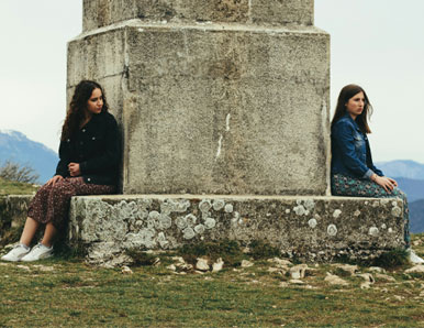 החברים שהם תמונת המראה שלנו